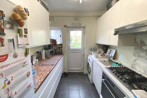 2 bedroom flat to rent, Shakespeare Road, London