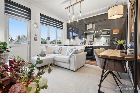 2 bedroom flat for sale, Preston Road, Westcliff-on-sea, SS0 7