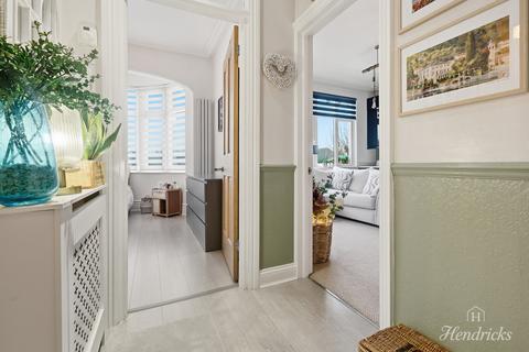 2 bedroom flat for sale, Preston Road, Westcliff-on-sea, SS0 7