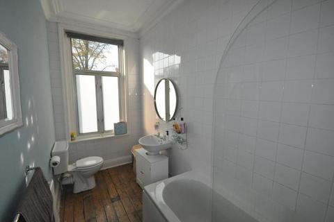 1 bedroom flat to rent, Hanover Square, University,Leeds,LS3 1AP