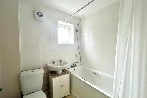2 bedroom end of terrace house to rent, Westfield, Harlow CM18