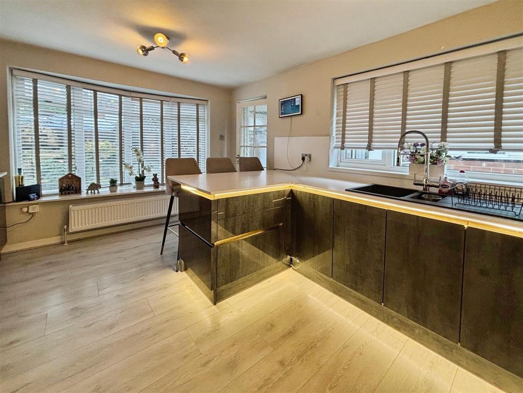 Kitchen/Breakfast Room
