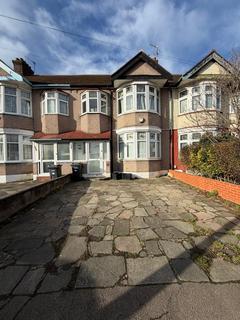3 bedroom terraced house to rent, Ilford, IG4