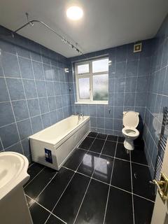 3 bedroom terraced house to rent, Ilford, IG4