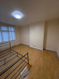 3 bedroom terraced house to rent, Ilford, IG4