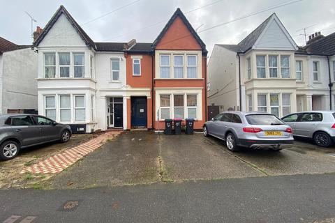 1 bedroom flat to rent, Westcliff On Sea SS0