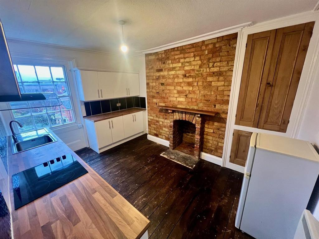 Kitchen 2.jpg