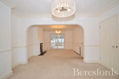 undefined, Pettits Lane, Romford, RM1