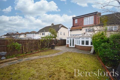 5 bedroom semi-detached house for sale, Pettits Lane, Romford, RM1
