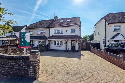 5 bedroom semi-detached house for sale, Pettits Lane, Romford, RM1