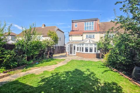 5 bedroom semi-detached house for sale, Pettits Lane, Romford, RM1