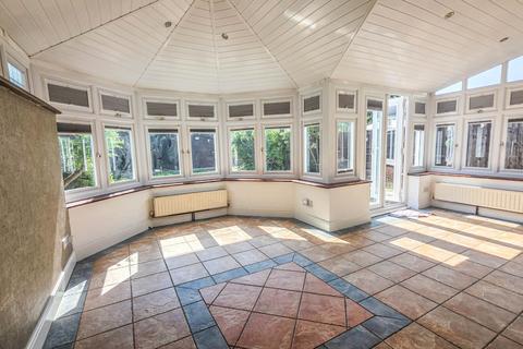 5 bedroom semi-detached house for sale, Pettits Lane, Romford, RM1