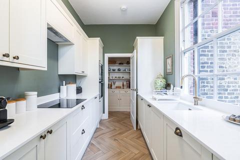 Putney Hill, Lower Park, SW15
