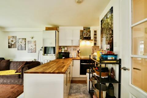 1 bedroom apartment for sale, Queen Annes Gardens, Enfield EN1