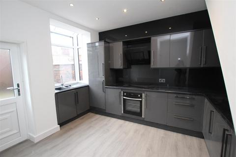 2 bedroom terraced house to rent, Chapman Street, Bolton BL1