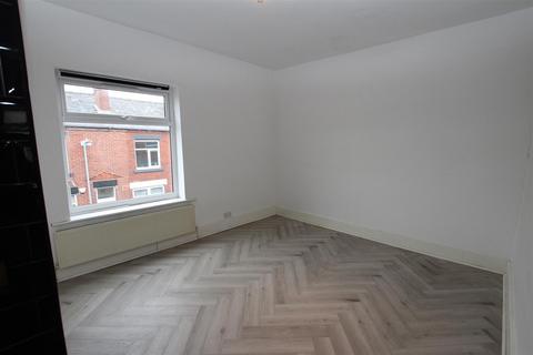 2 bedroom terraced house to rent, Chapman Street, Bolton BL1