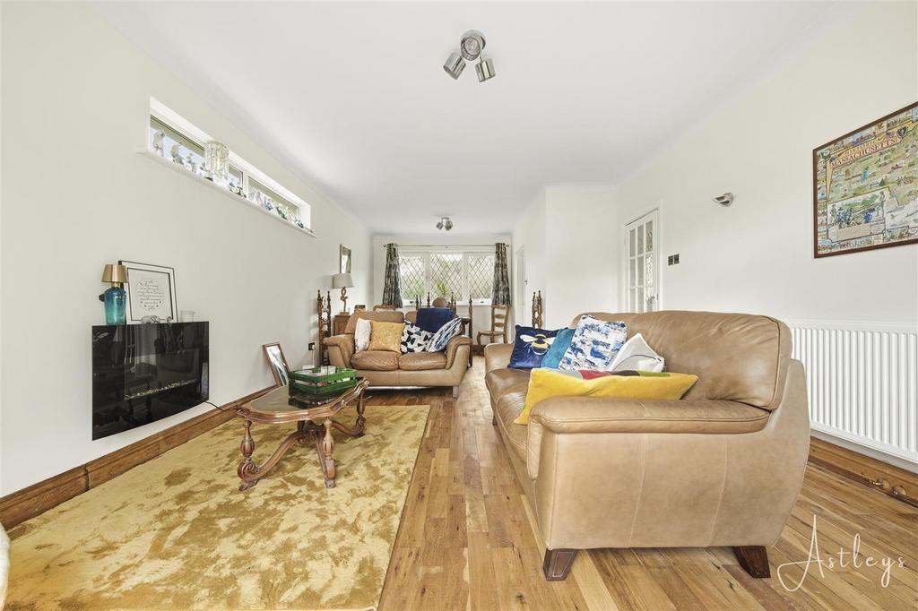 Lounge/Dining Room