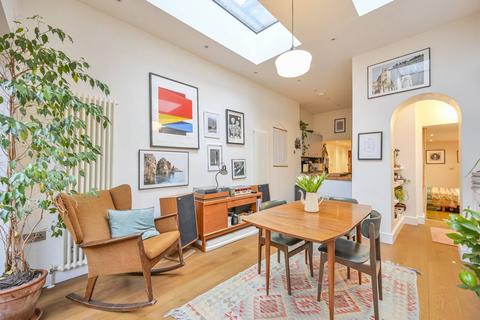 2 bedroom flat for sale, Priory Road, Crouch End, London, N8