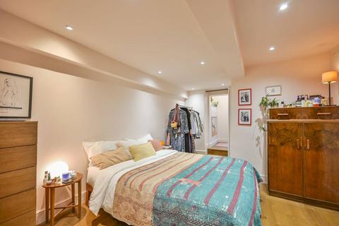 2 bedroom flat for sale, Priory Road, Crouch End, London, N8