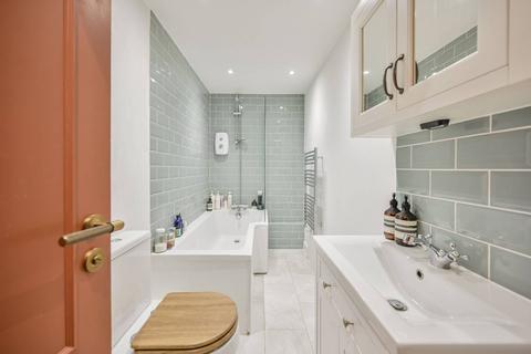 2 bedroom flat for sale, Priory Road, Crouch End, London, N8