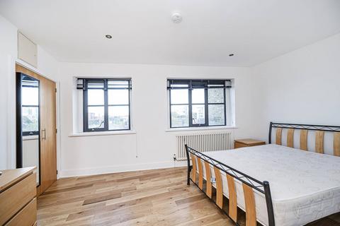 undefined, Thrawl Street, Aldgate, London, E1