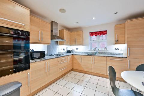 4 bedroom end of terrace house for sale, Hook Heath Avenue, Hook Heath, Woking, GU22