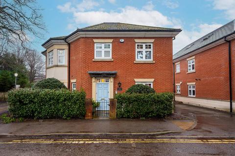 Hook Heath Avenue, Hook Heath, Woking, GU22