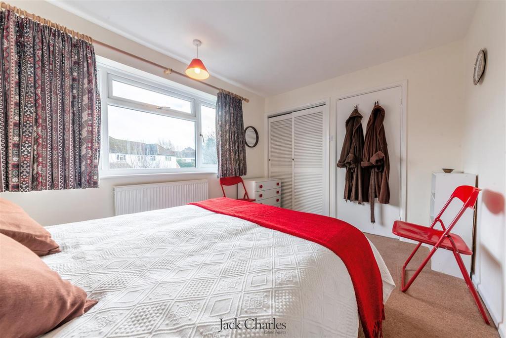 36 Henwoods Crescent-14.jpg