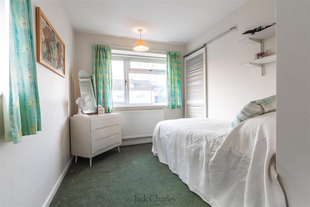 36 Henwoods Crescent.jpg