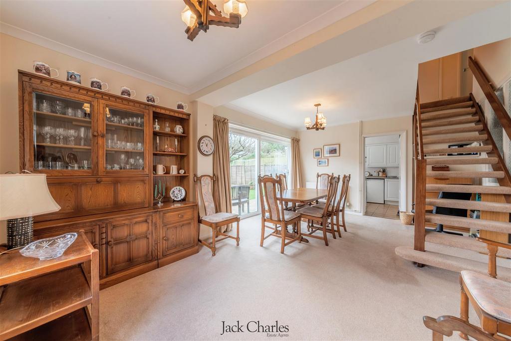 36 Henwoods Crescent-22.jpg