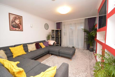 3 bedroom flat for sale, Garry Place, Grangemouth, FK3