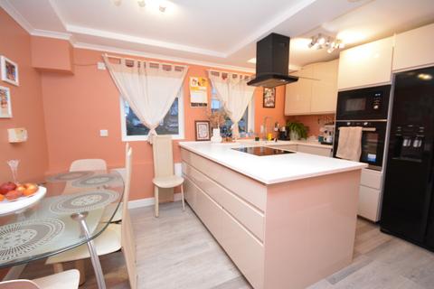 3 bedroom flat for sale, Garry Place, Grangemouth, FK3
