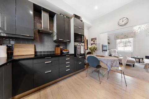 3 bedroom flat for sale, Dovedale Gardens, Battersea, London, SW11