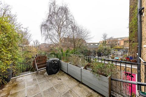 3 bedroom flat for sale, Dovedale Gardens, Battersea, London, SW11