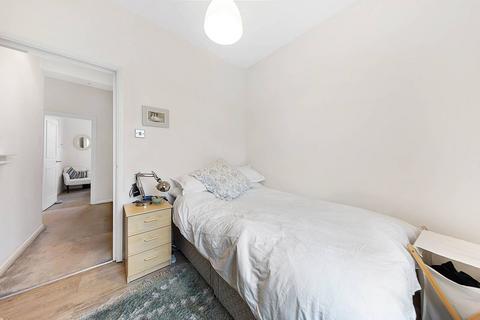 3 bedroom flat for sale, Dovedale Gardens, Battersea, London, SW11