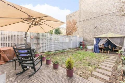2 bedroom flat for sale, Beauclerc Road, Hammersmith W6