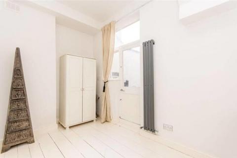 2 bedroom flat for sale, Beauclerc Road, Hammersmith W6