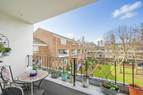 Gough Walk, Tower Hamlets, London, E14