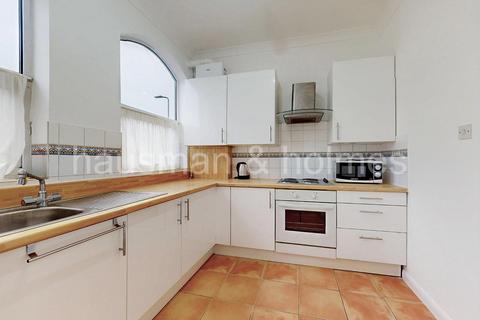 2 bedroom flat for sale, Crewys Road, NW2