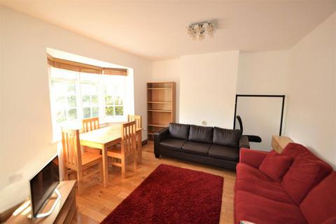 1 bedroom maisonette to rent, Character Purpose Built Garden Maisonette