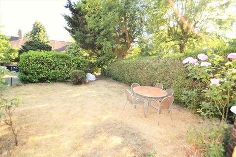 1 bedroom maisonette to rent, Character Purpose Built Garden Maisonette