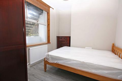 1 bedroom flat to rent, Bedford Road, London SW4