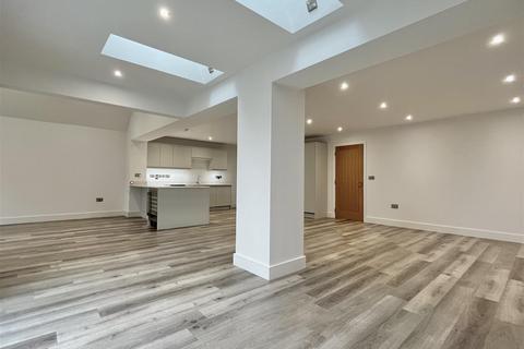 4 bedroom end of terrace house for sale, Packington, Lichfield