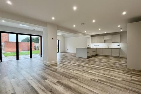 4 bedroom end of terrace house for sale, Packington, Lichfield