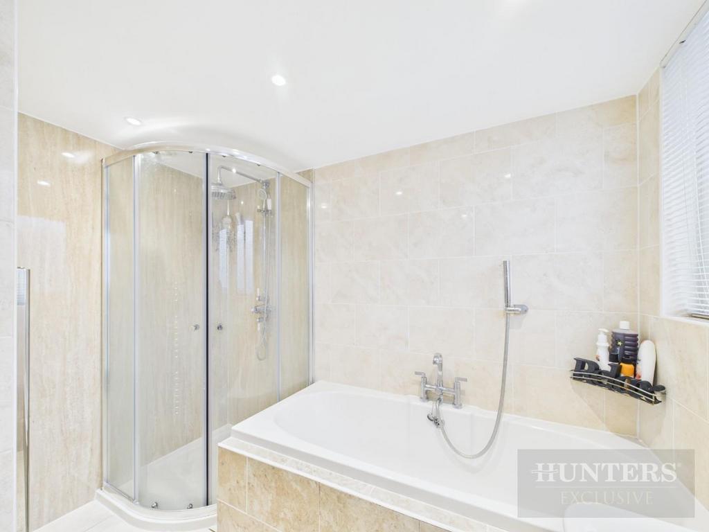 CAM01494 G0-PR0498-STILL010.jpg