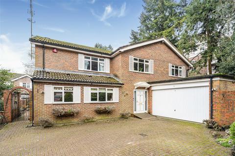 5 bedroom detached house for sale, Barn Close, Radlett