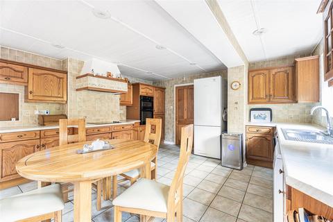 5 bedroom detached house for sale, Barn Close, Radlett