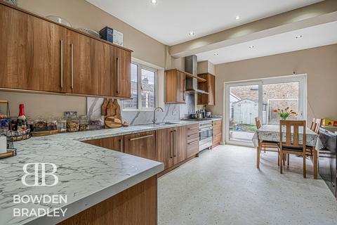 2 bedroom terraced house for sale, Green Lane, Seven Kings, IG3