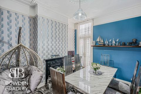 2 bedroom terraced house for sale, Green Lane, Seven Kings, IG3