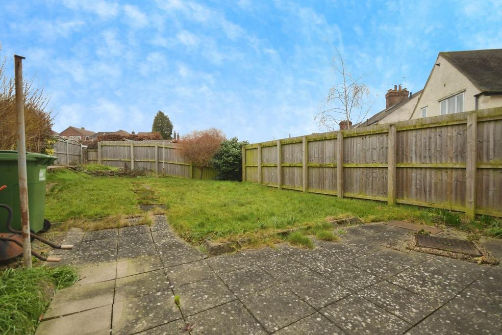 REAR GARDEN 02.jpg